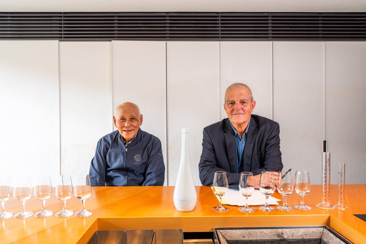 Régis Camus at a tasting with a partner brewer in Japan.